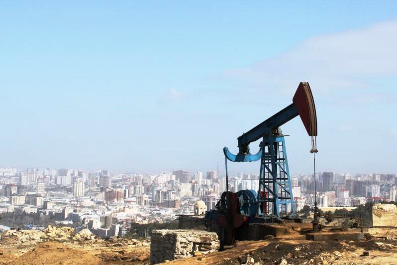 Замминистра энергетики РФ заверил: объемы добычи нефти будут на уровне